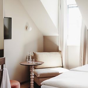 Kamer met een King Size Bed op de Dak